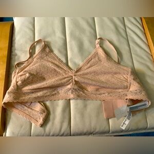 Gap clip down nursing bra XL.  VGUC, only tried on.